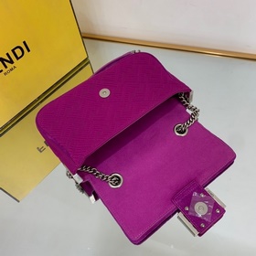 FENDI Средняя сумка с цепочкой через плечо, из красного высокоте