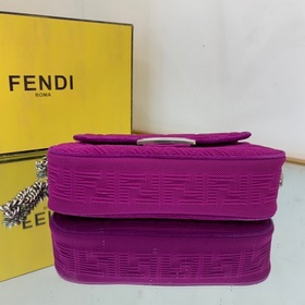 FENDI Средняя сумка с цепочкой через плечо, из красного высокоте