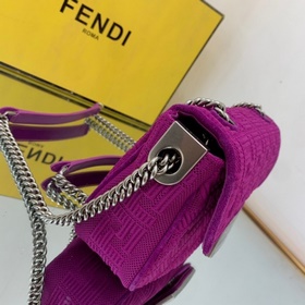 FENDI Средняя сумка с цепочкой через плечо, из красного высокоте