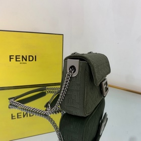 FENDI Средняя сумка с цепочным ремнем через плечо, из красного в