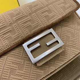 FENDI Средняя сумка с цепочным ремнем через плечо, из красного в
