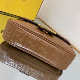 FENDI Средняя сумка с цепочкой, из мягкой кожи наппа белого цвет