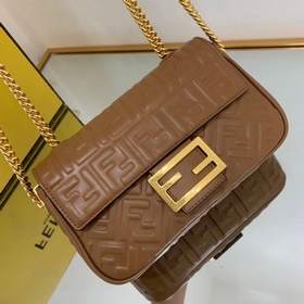 FENDI Средняя сумка с цепочкой, из мягкой кожи наппа белого цвет