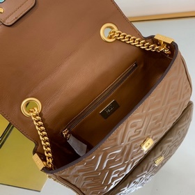 FENDI Средняя сумка с цепочкой, из мягкой кожи наппа белого цвет