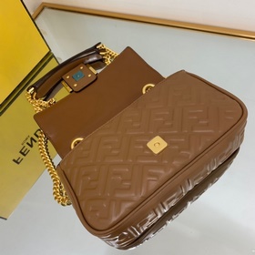 FENDI Средняя сумка с цепочкой, из мягкой кожи наппа белого цвет