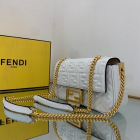 FENDI Средняя сумка с цепочкой, из мягкой кожи наппа белого цвет