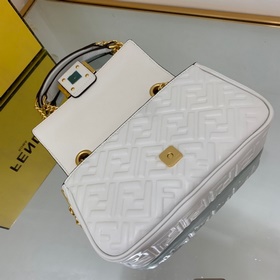 FENDI Средняя сумка с цепочкой, из мягкой кожи наппа белого цвет