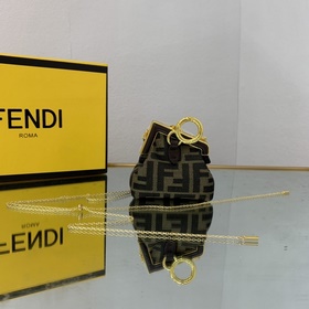 FENDI Мини-сумка из кожи цвета кофе с классическим Оригинальная 
