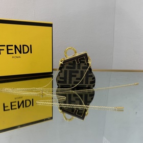 FENDI Мини-сумка из кожи цвета кофе с классическим Оригинальная 
