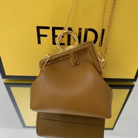 FENDI Мини-сумка цвета карамельного Новая модель First Первая мо