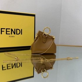 FENDI Мини-сумка цвета карамельного Новая модель First Первая мо