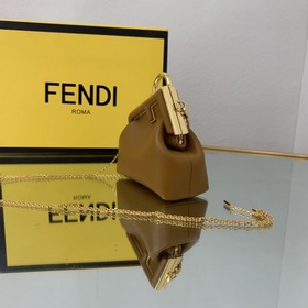 FENDI Мини-сумка цвета карамельного Новая модель First Первая мо