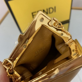FENDI Мини-сумка цвета карамельного Новая модель First Первая мо