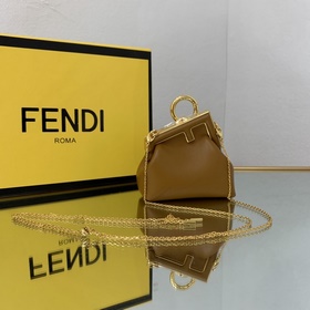 FENDI Мини-сумка цвета карамельного Новая модель First Первая мо