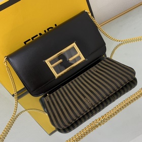 FENDI Мини-сумка геометрической формы из черной кожи С металличе