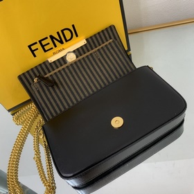 FENDI Мини-сумка геометрической формы из черной кожи С металличе