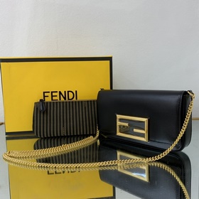 FENDI Мини-сумка геометрической формы из черной кожи С металличе