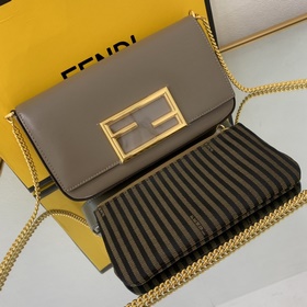 FENDI Мини-сумка геометрической формы из кожи цвета карамельного