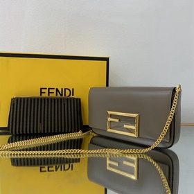 FENDI Мини-сумка геометрической формы из кожи цвета карамельного
