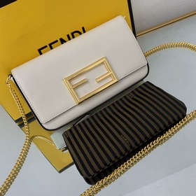 FENDI Мини-сумка геометрической формы из белой кожи С металличес