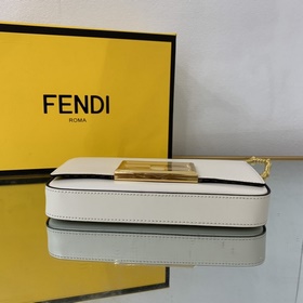 FENDI Мини-сумка геометрической формы из белой кожи С металличес
