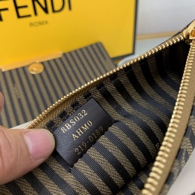 FENDI Мини-сумка геометрической формы из белой кожи С металличес