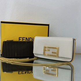 FENDI Мини-сумка геометрической формы из белой кожи С металличес
