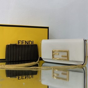 FENDI Мини-сумка геометрической формы из белой кожи С металличес