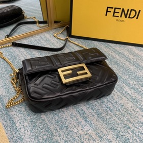 Сумка FENDI через плечо Мини-сумка Baguette с откидной крышкой и 