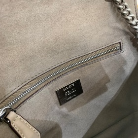 Сумка FENDI через плечо Средняя сумка на цепочке из мягкой кожи 