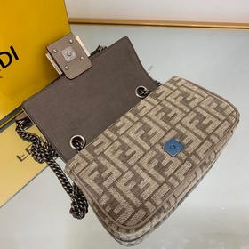 Сумка FENDI через плечо Средняя сумка на цепочке из мягкой кожи 