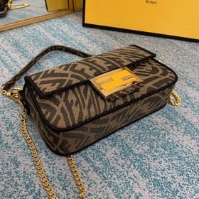 FENDI  Серия капсульных сумок Новая миниатюрная сумка через пле