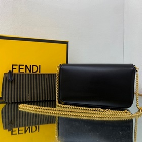 FENDI  Мини-сумка геометрической формы из черной кожи С металлич