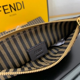 FENDI  Мини-сумка геометрической формы из черной кожи С металлич