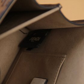 FENDI Сумка через плечо с цепочкой Модель： 8839 Кофейный Размер