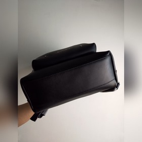 Givenchy Кожаный рюкзак (крестообразные заклепки) из кожи первог