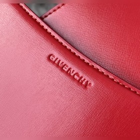 Givenchy Представляем новую сумку V-образного кроя Французская 