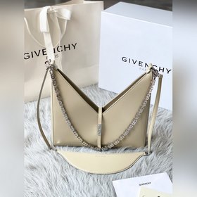 Givenchy Представляем новую сумку V-образного кроя. Французская