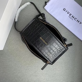 Givenchy Кожа с тиснением под крокодил, золотая фурнитура, 100% 
