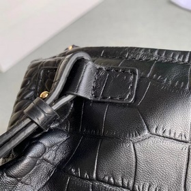 Givenchy Кожа с тиснением под крокодил, золотая фурнитура, 100% 