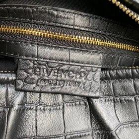 Givenchy Кожа с тиснением под крокодил, золотая фурнитура, 100% 
