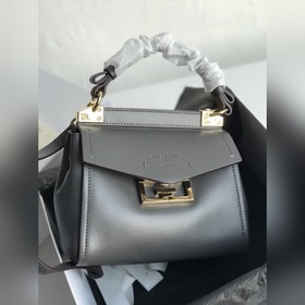 Сумка Givenchy. Можно носить в руке, на плече или через плечо, чт