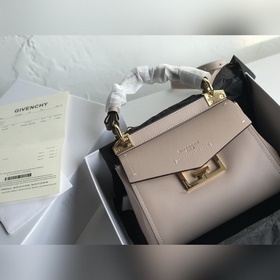 Сумка Givenchy Можно носить в руке, на плече или через плечо, чт
