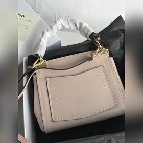 Сумка Givenchy Можно носить в руке, на плече или через плечо, чт
