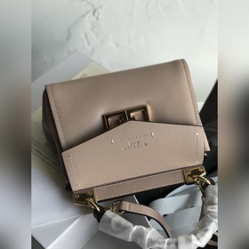 Сумка Givenchy Можно носить в руке, на плече или через плечо, чт
