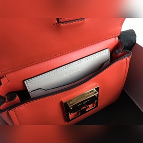 Сумка Givenchy Можно носить в руке, на плече или через плечо, чт