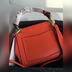 Сумка Givenchy Можно носить в руке, на плече или через плечо, чт