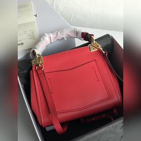 Сумка Givenchy. Можно носить в руке, на плече или через плечо, чт