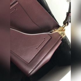 Сумка Givenchy. Можно носить в руке, на плече или через плечо. Оч