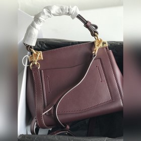 Сумка Givenchy. Можно носить в руке, на плече или через плечо. Оч